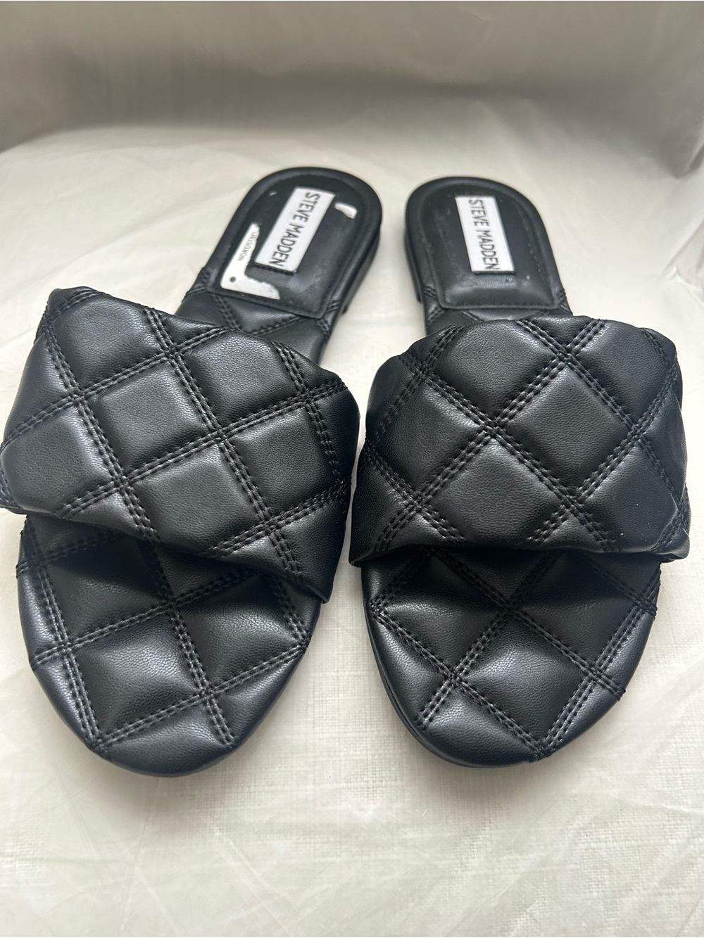 Steve Madden Modern Black Quilted sandals Size 7.5
